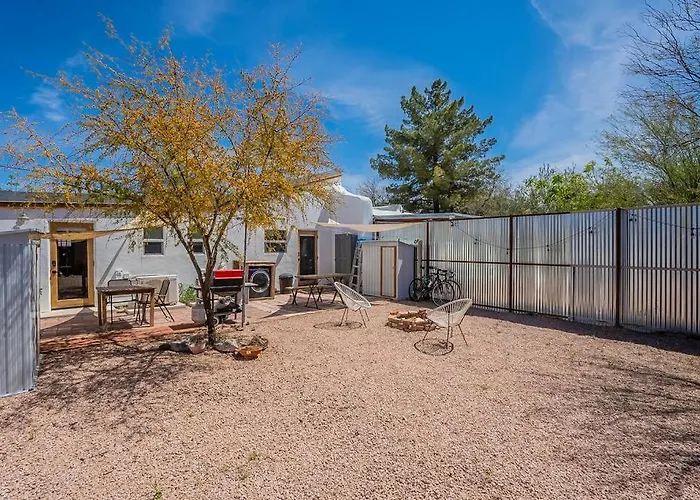 Barrio Retreat - Historic 1900 Adobe Downtown *