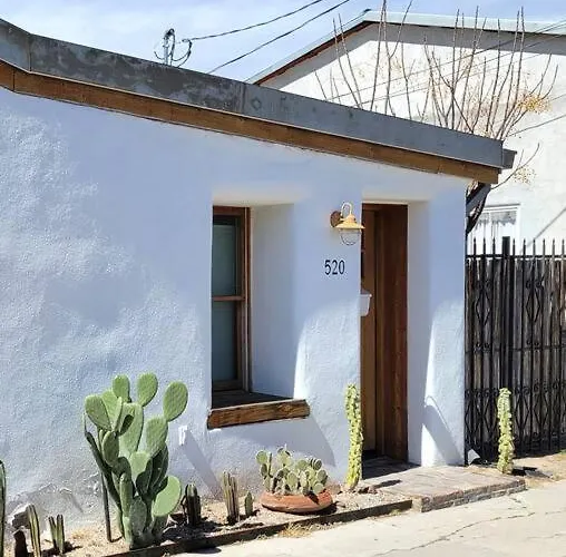Barrio Retreat - Historic 1900 Adobe Downtown *