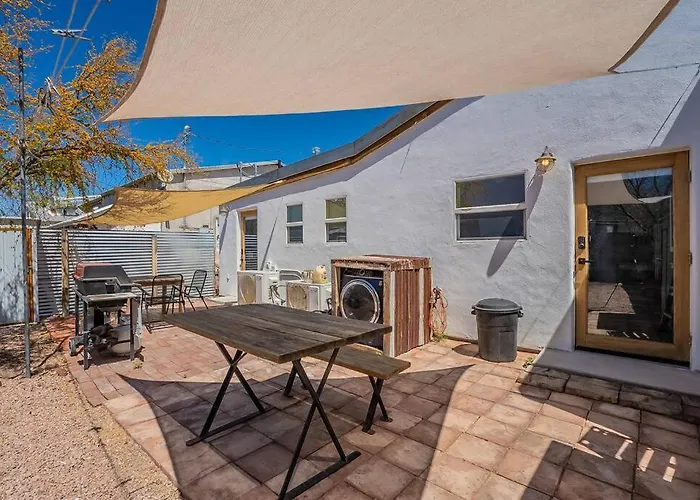 Barrio Retreat - Historic 1900 Adobe Downtown